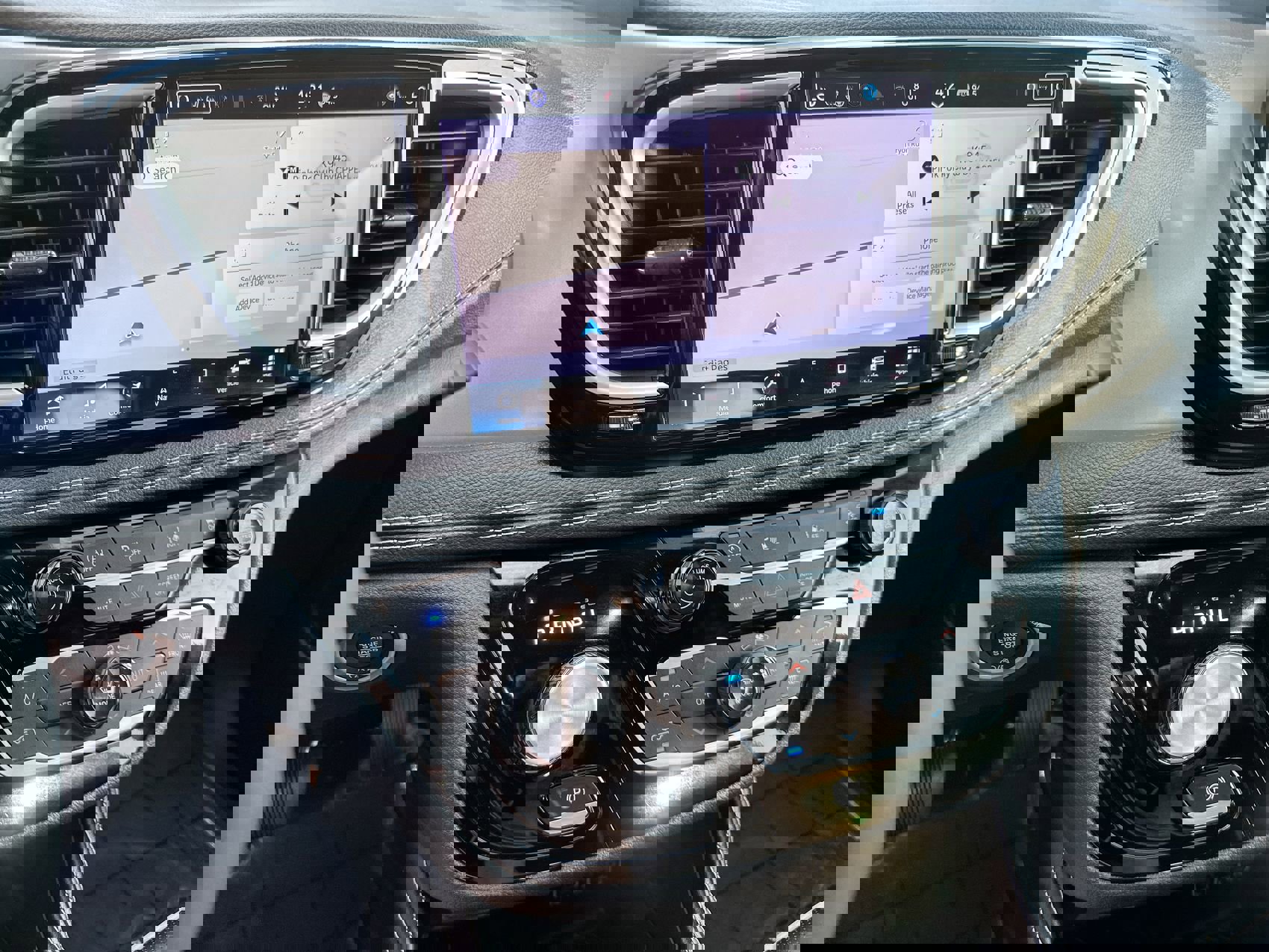 Used 2025 Chrysler Pacifica Limited image 16