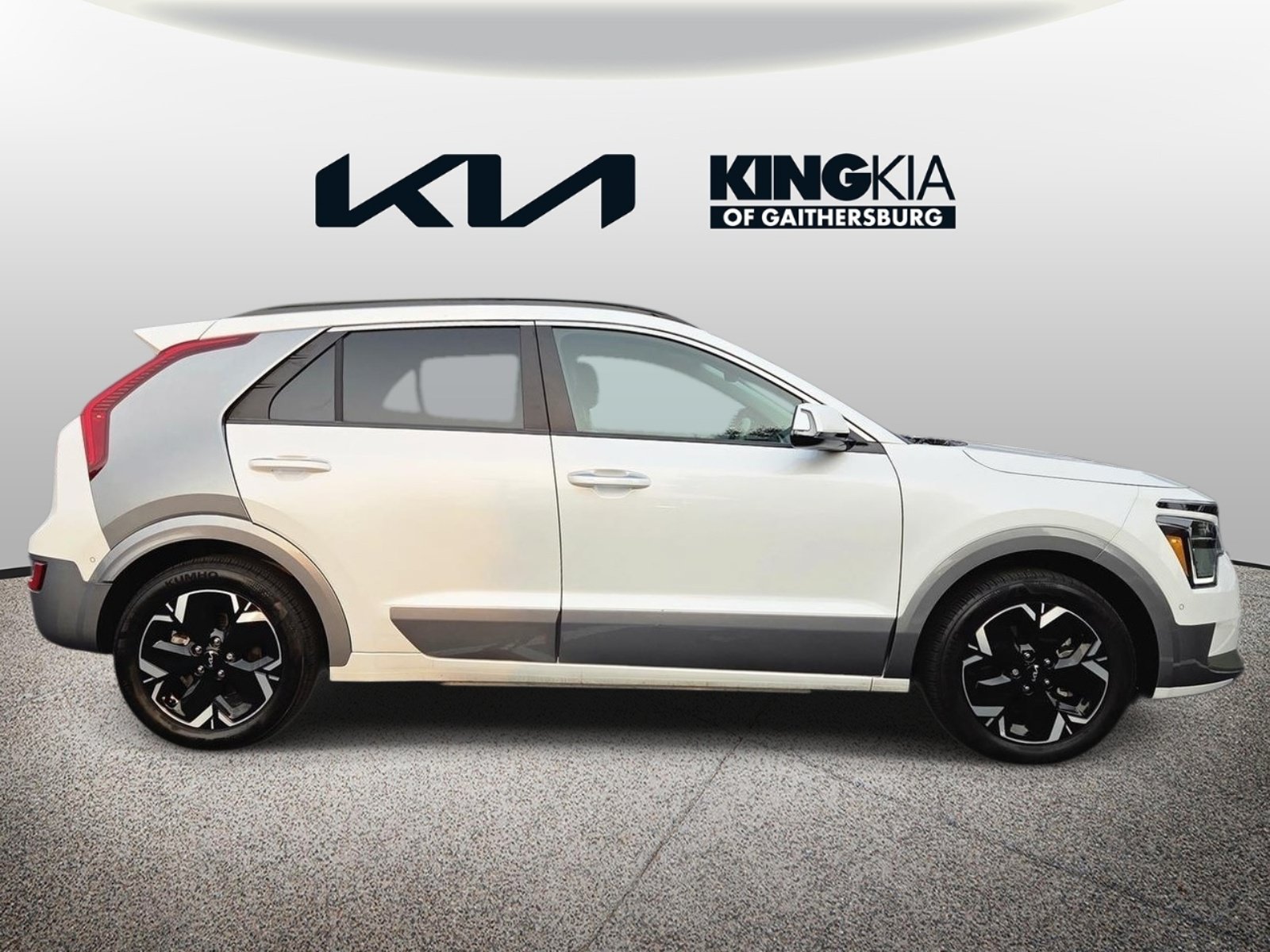 Certified 2024 Kia Niro Wave w/ Wave Preserve Package FWD image 2