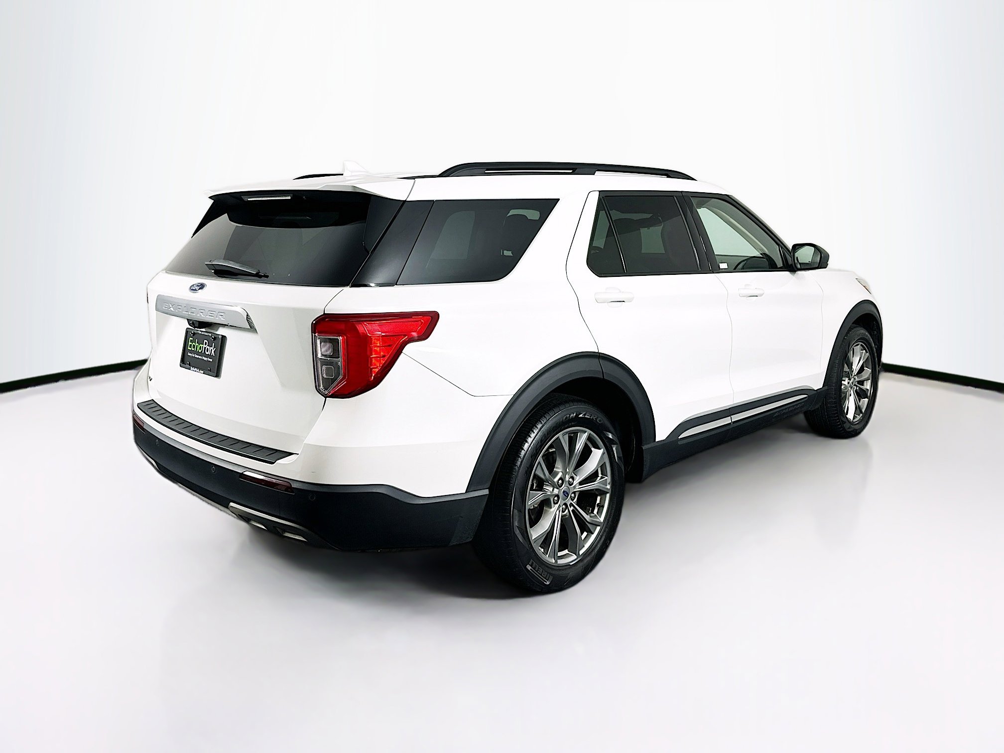 Used 2022 Ford Explorer XLT w/ Equipment Group 202A image 9