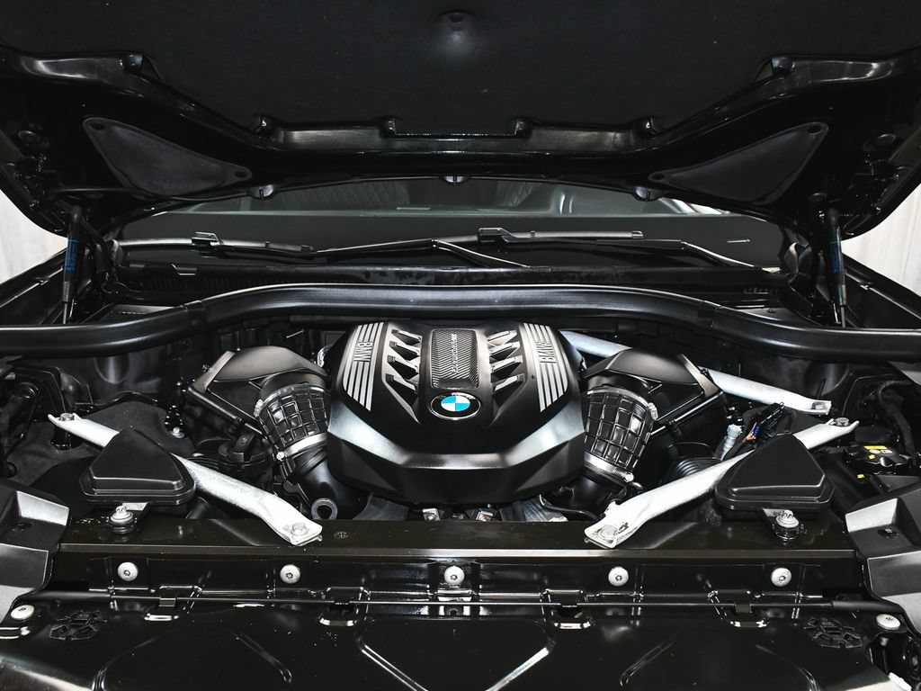 Used 2021 BMW X7 M50i w/ Dynamic Handling Package AWD/4WD image 92