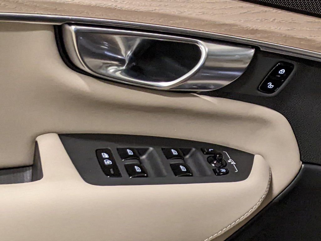 New 2026 Volvo XC90 T8 Plus w/ Protection Package Premier AWD/4WD image 10