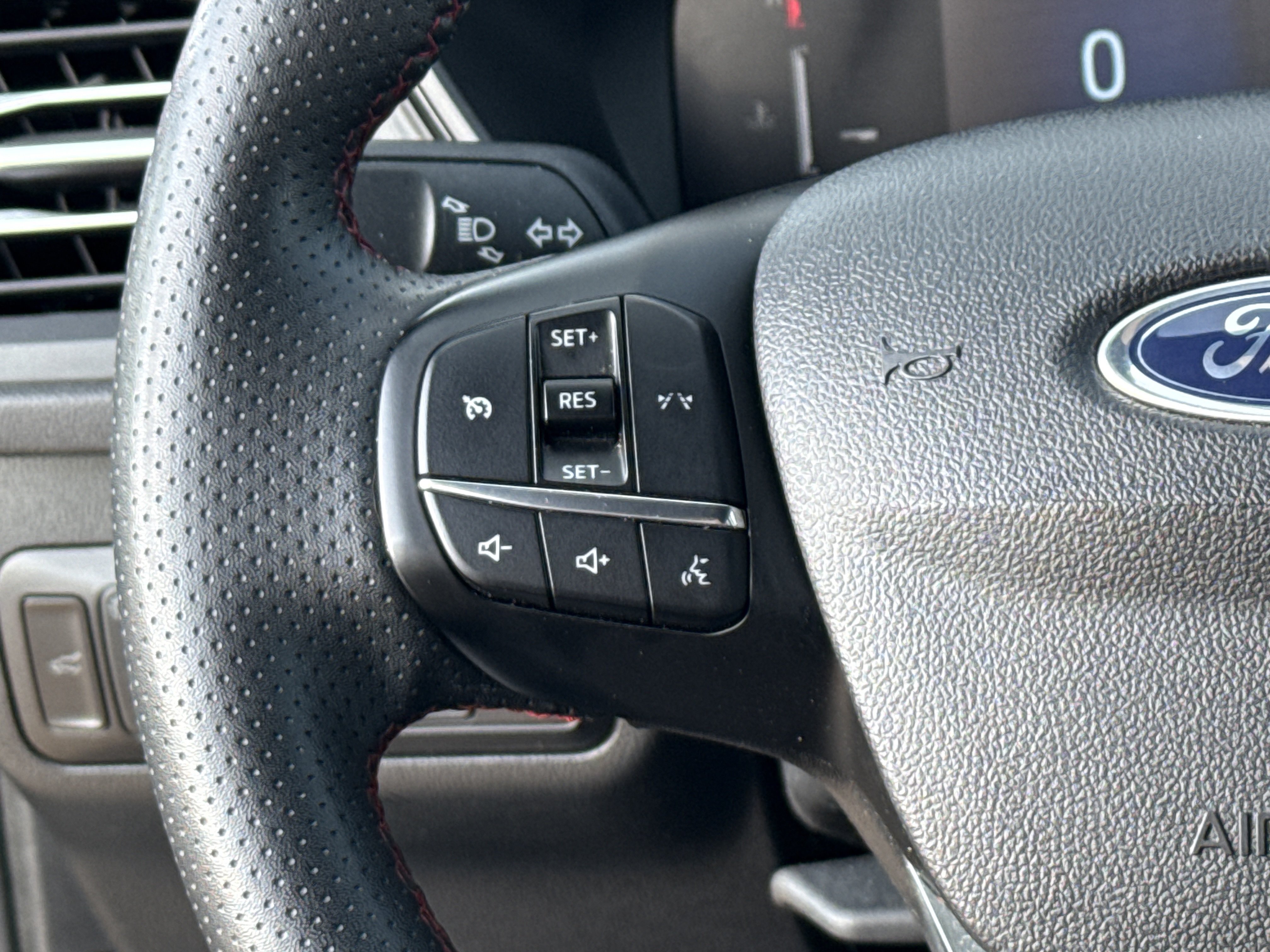 Used 2025 Ford Escape ST-Line Select AWD/4WD image 18