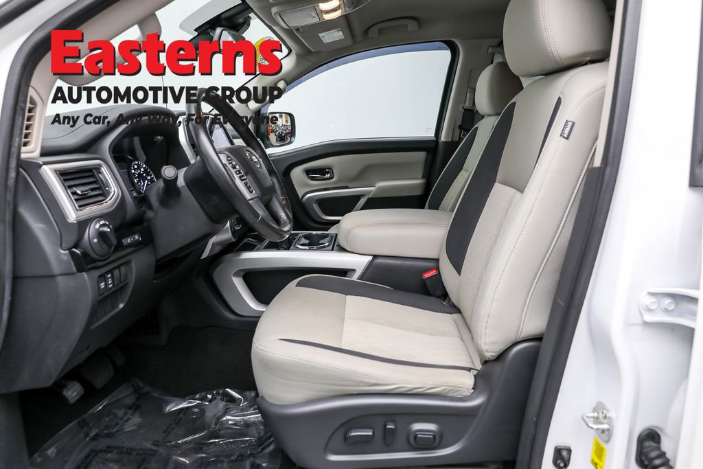 Used 2020 Nissan Titan SV w/ SV Convenience Package image 15