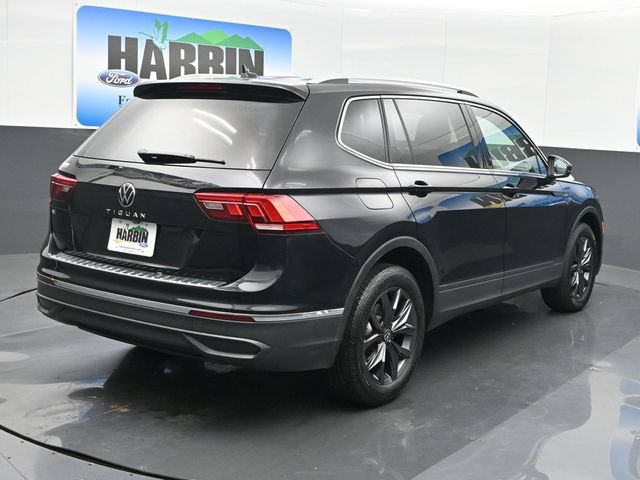 Used 2023 Volkswagen Tiguan SE w/ Panoramic Sunroof Package FWD image 5