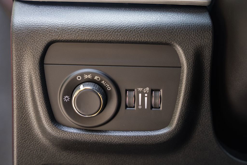 New 2025 Jeep Grand Cherokee Laredo X w/ Luxury Tech Group I image 38