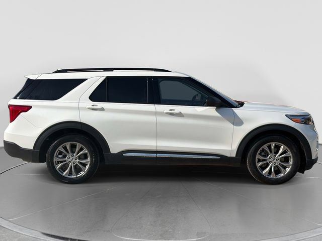 Used 2024 Ford Explorer XLT w/ Equipment Group 202A image 4