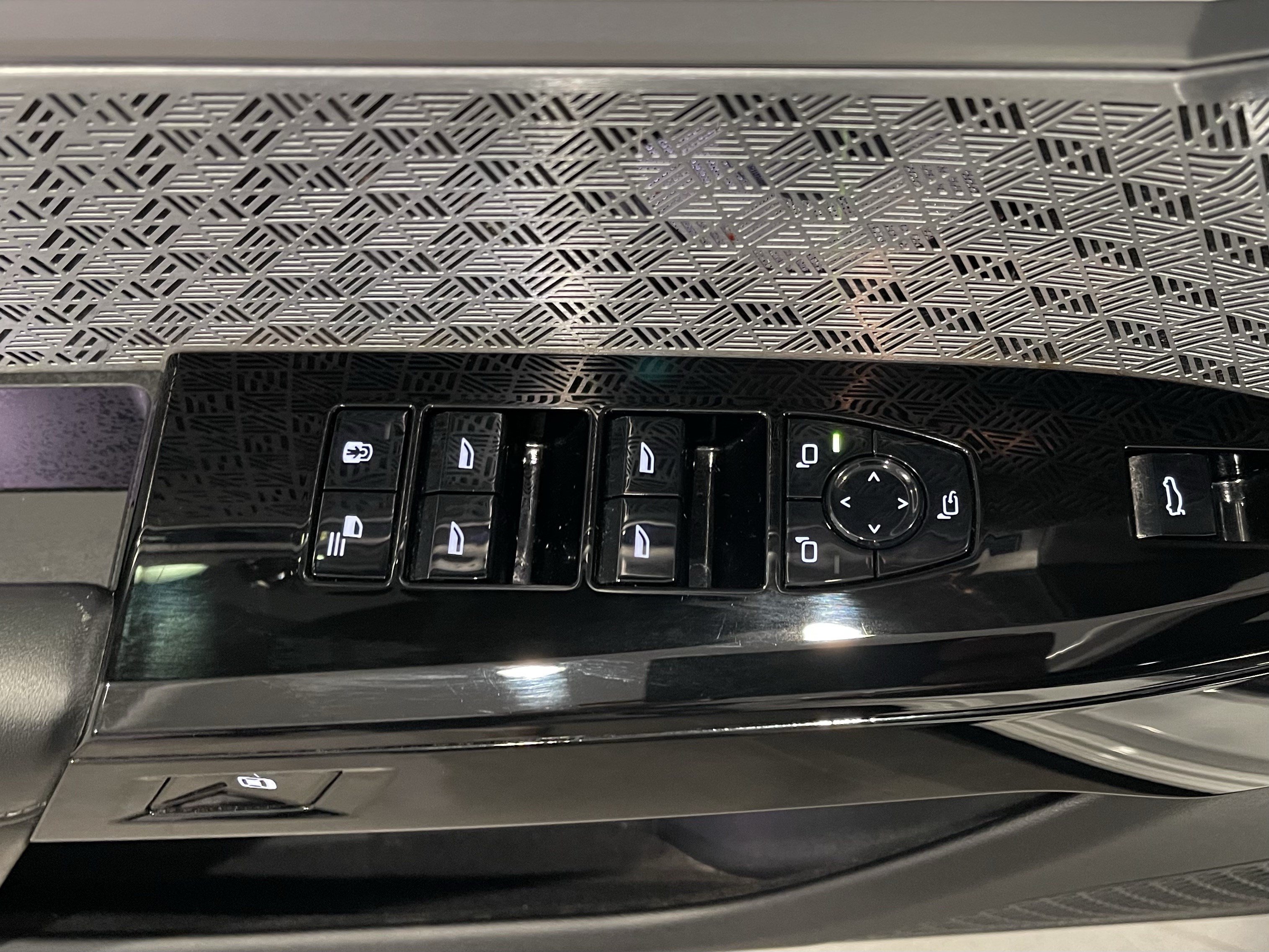 Certified 2023 BMW i7 xDrive60 AWD/4WD image 11