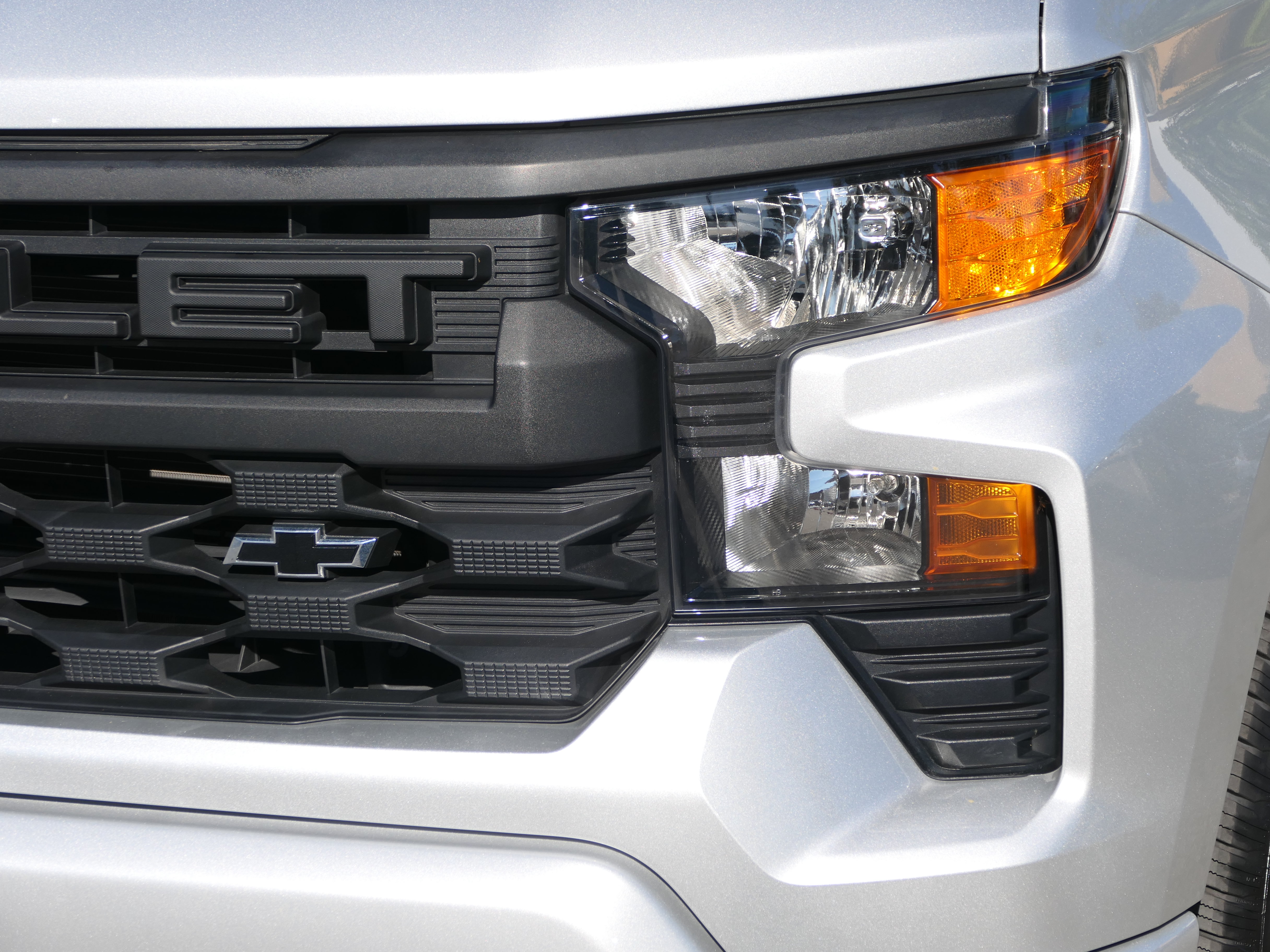 Used 2022 Chevrolet Silverado 1500 Custom w/ LPO, Dark Essentials Package RWD image 10