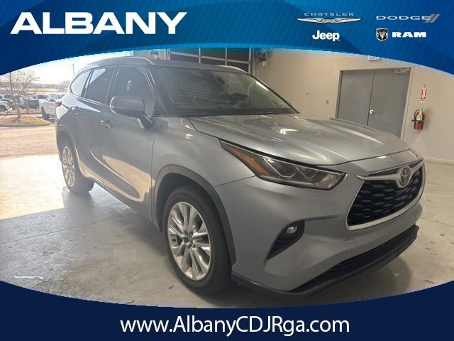 Used 2021 Toyota Highlander Limited image 1