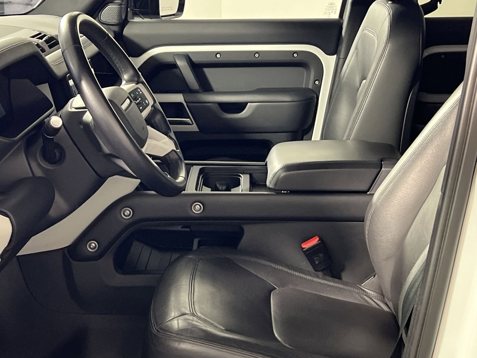 Used 2024 Land Rover Defender 110 S image 13