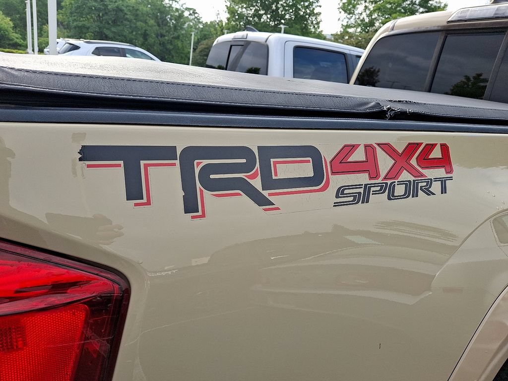 Used 2016 Toyota Tacoma TRD Sport w/ Premium & Technology Package AWD/4WD image 11