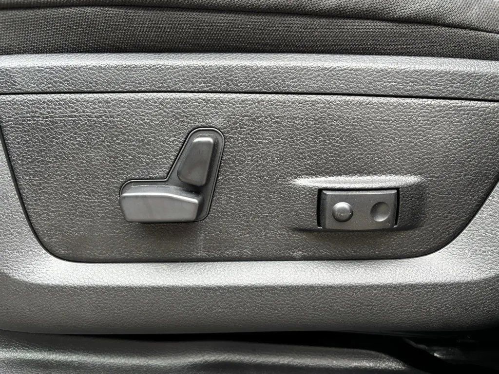 New 2026 RAM 3500 Big Horn AWD/4WD image 24