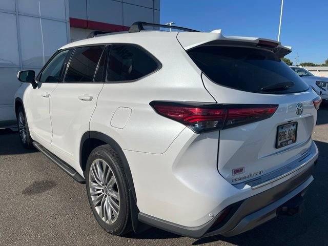 Used 2022 Toyota Highlander Platinum AWD/4WD image 2