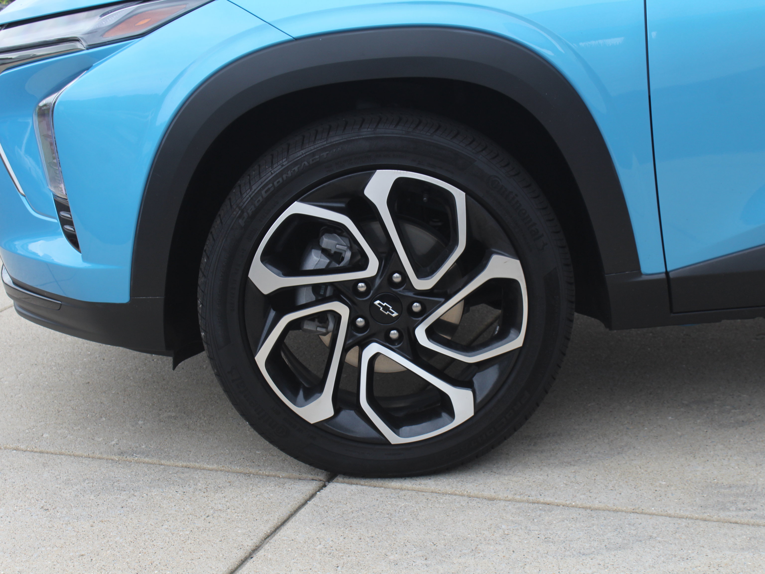 Used 2025 Chevrolet Trax RS w/ Driver Confidence Package FWD image 31