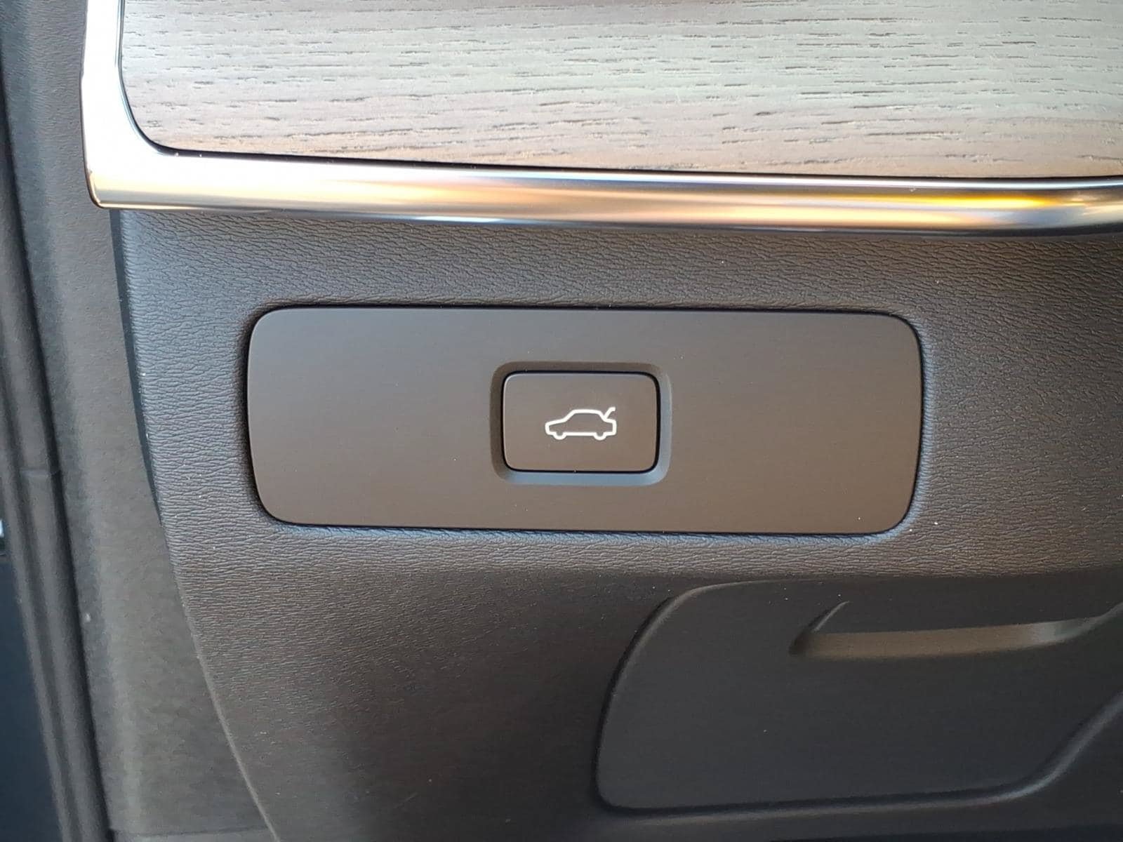 New 2026 Volvo XC90 B6 Ultra w/ Protection Package Premier AWD/4WD image 18