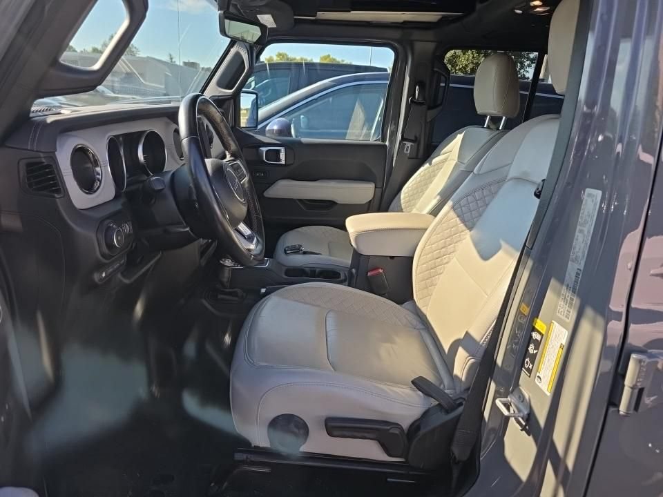Used 2022 Jeep Wrangler Unlimited Sahara AWD/4WD image 11