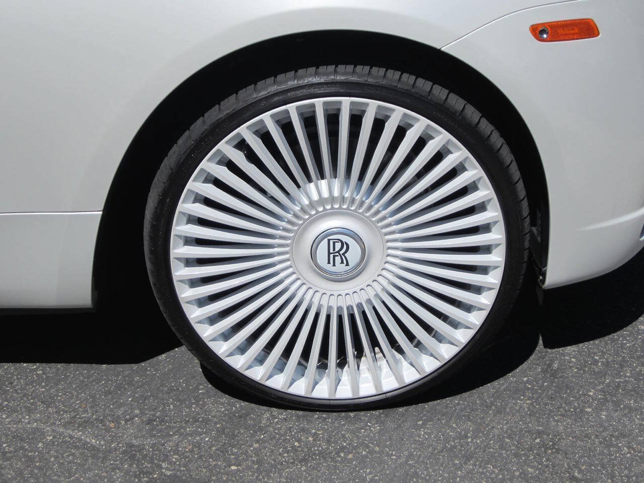 Used 2016 Rolls-Royce Dawn RWD image 8