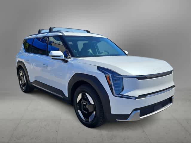 Used 2024 Kia EV9 Wind image 2