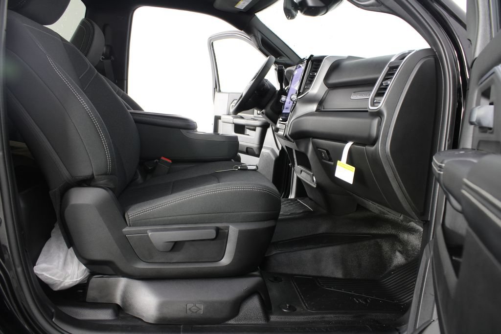Used 2025 RAM 4500 4x4 Regular Cab DRW image 17