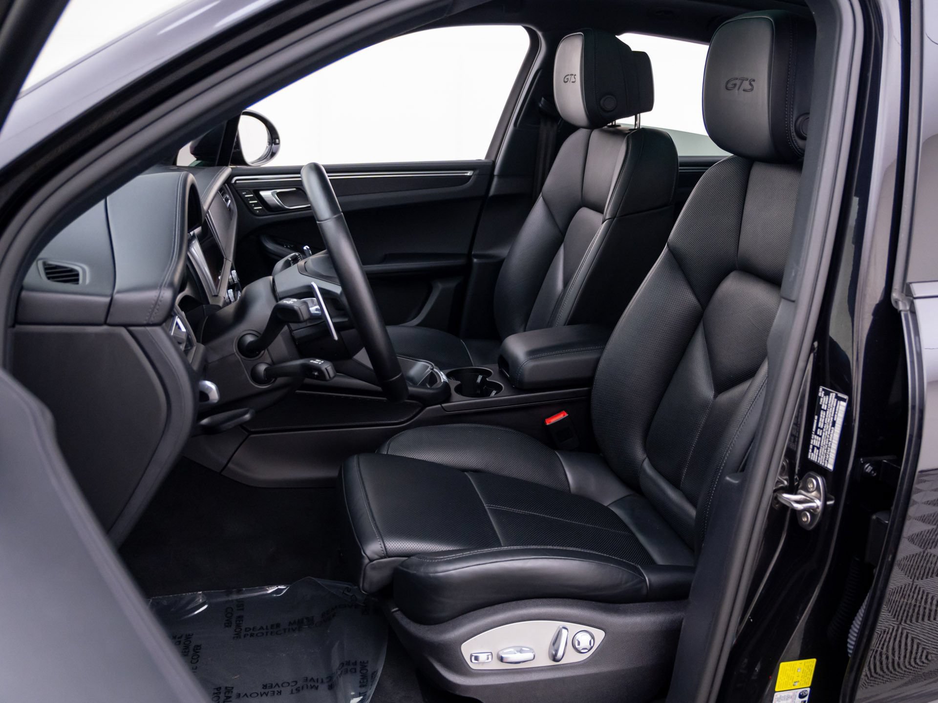 Certified 2023 Porsche Macan GTS AWD/4WD image 5