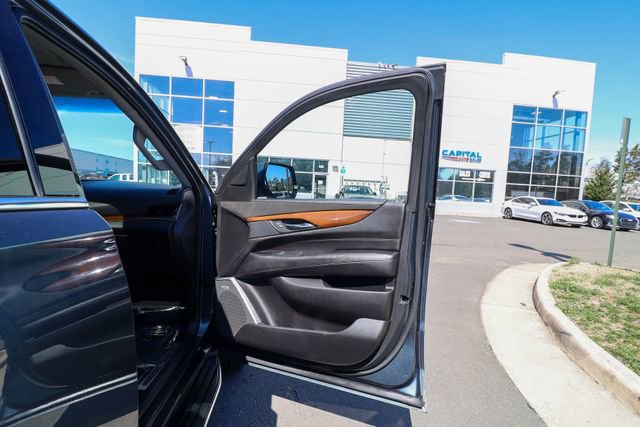 Used 2019 Cadillac Escalade Luxury image 48