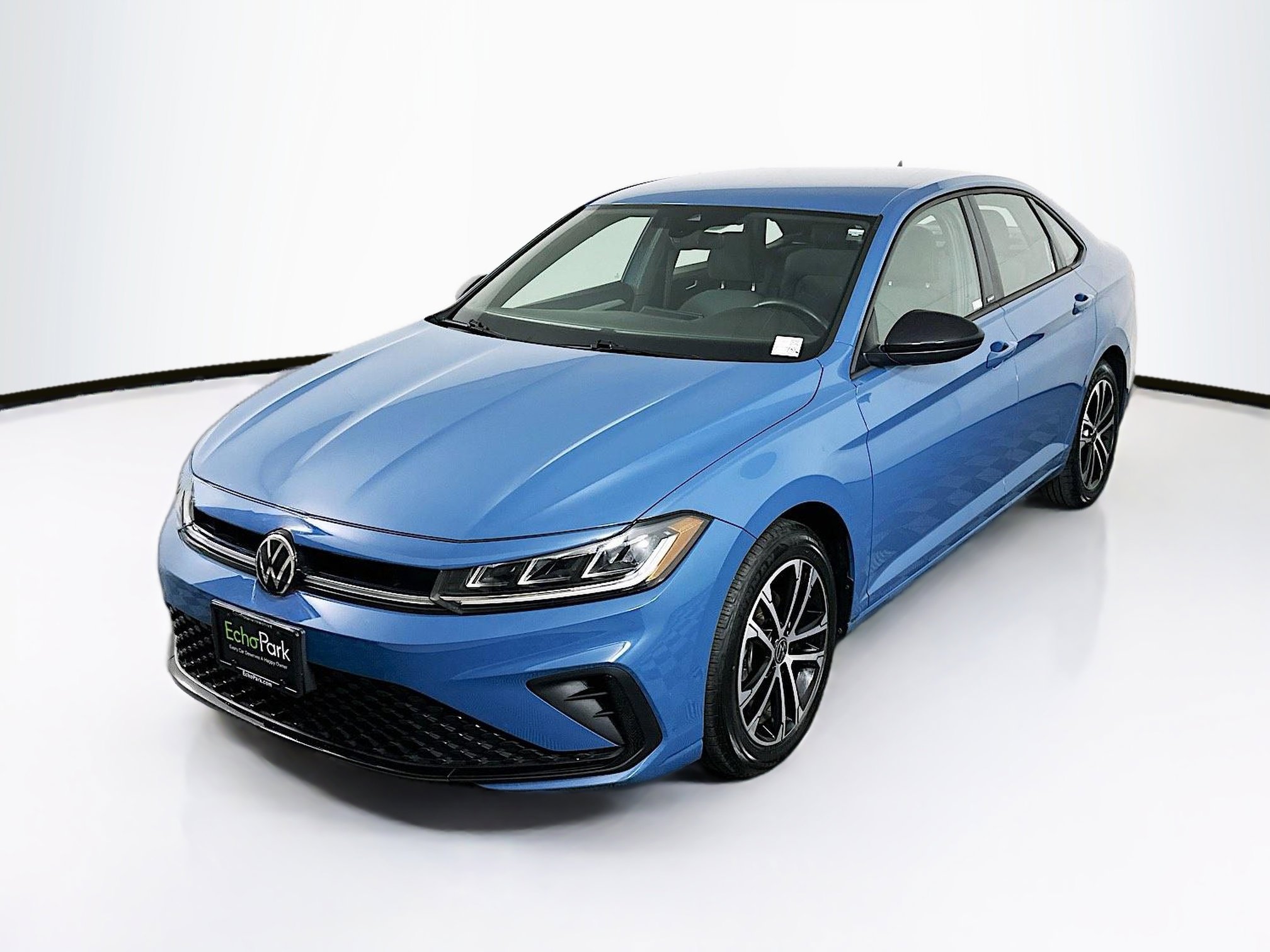 Used 2025 Volkswagen Jetta Sport FWD image 3