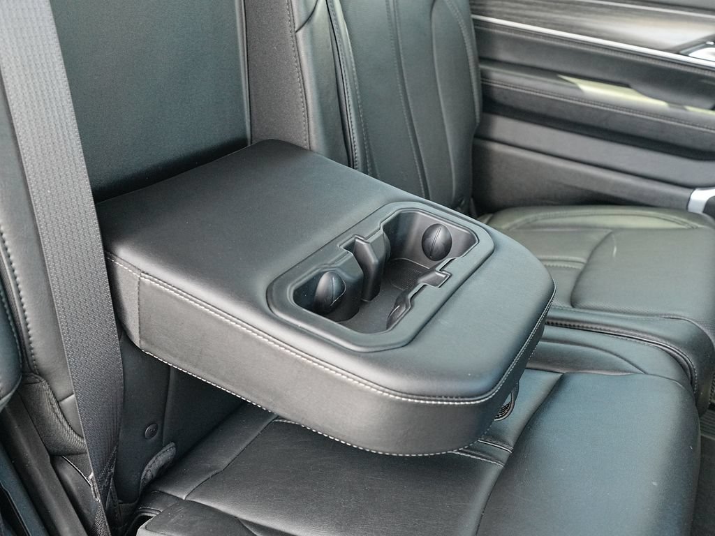 Used 2024 Jeep Wagoneer L Series III w/ Flexible Seating Group AWD/4WD image 26