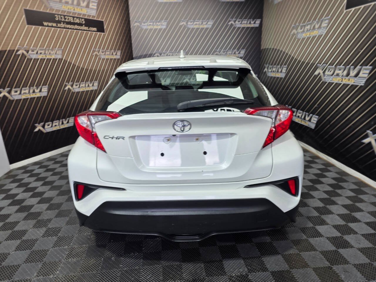 Used 2018 Toyota C-HR XLE FWD image 11