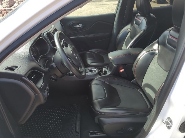 Used 2019 Jeep Cherokee Trailhawk w/ Cold Weather Group image 16