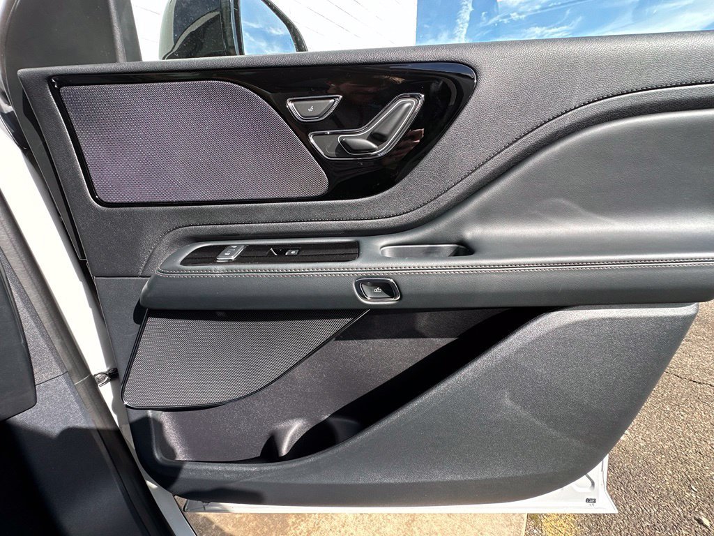 New 2027 Lincoln Aviator AWD image 24