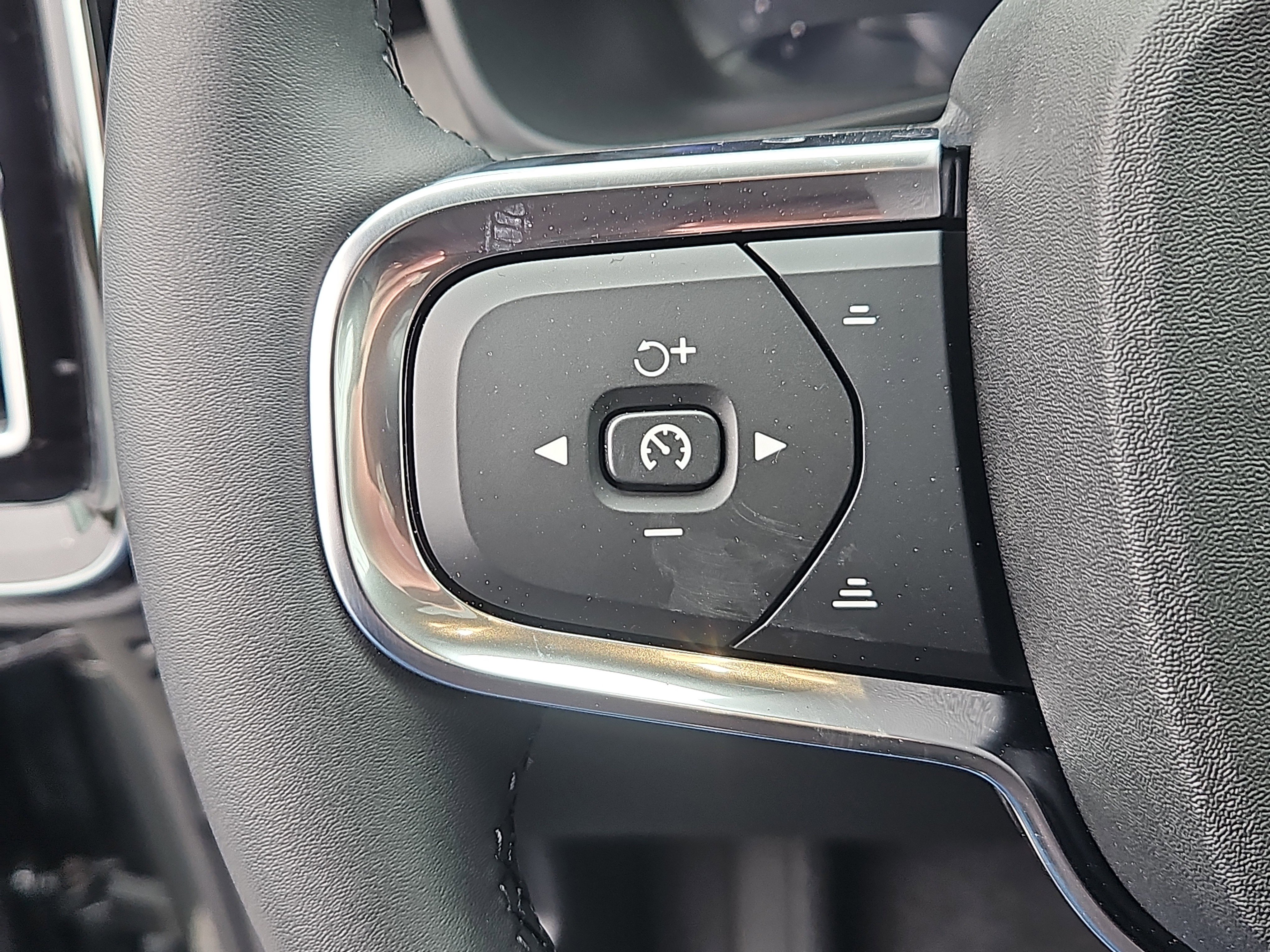 New 2026 Volvo XC40 B5 Core w/ Protection Package Premier image 15