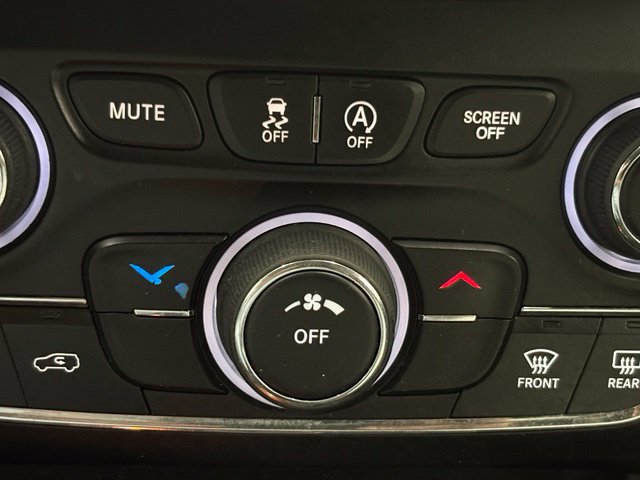 Used 2019 Jeep Cherokee Latitude w/ Cold Weather Group FWD image 39
