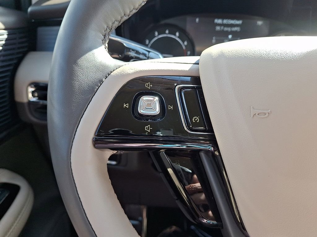 Used 2021 Lincoln Corsair AWD w/ Equipment Group 101A image 22