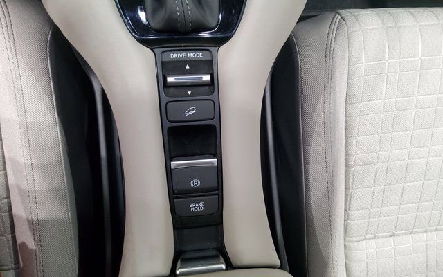 Used 2025 Honda HR-V LX image 40