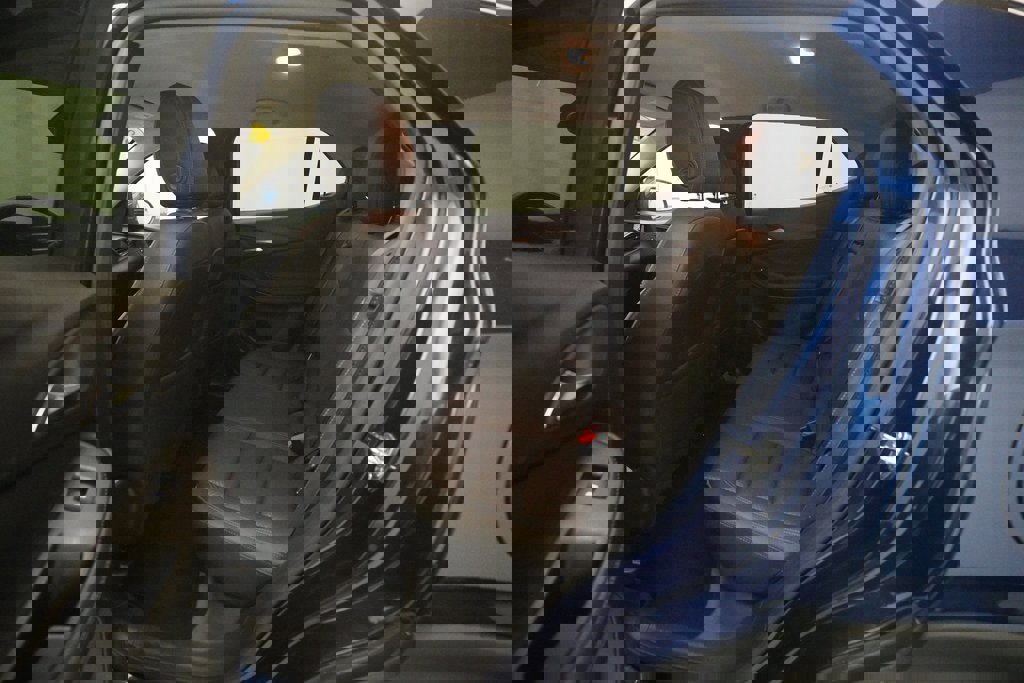 Used 2022 Buick Encore GX Essence image 16