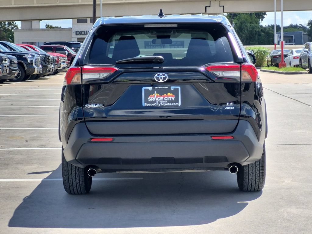 Used 2025 Toyota RAV4 LE AWD/4WD image 5