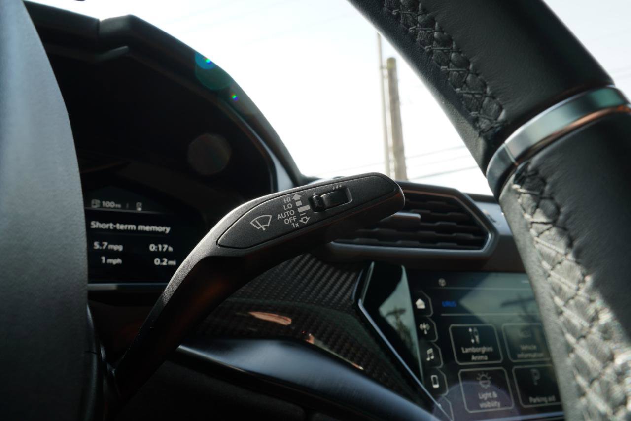 Used 2022 Lamborghini Urus AWD/4WD image 31