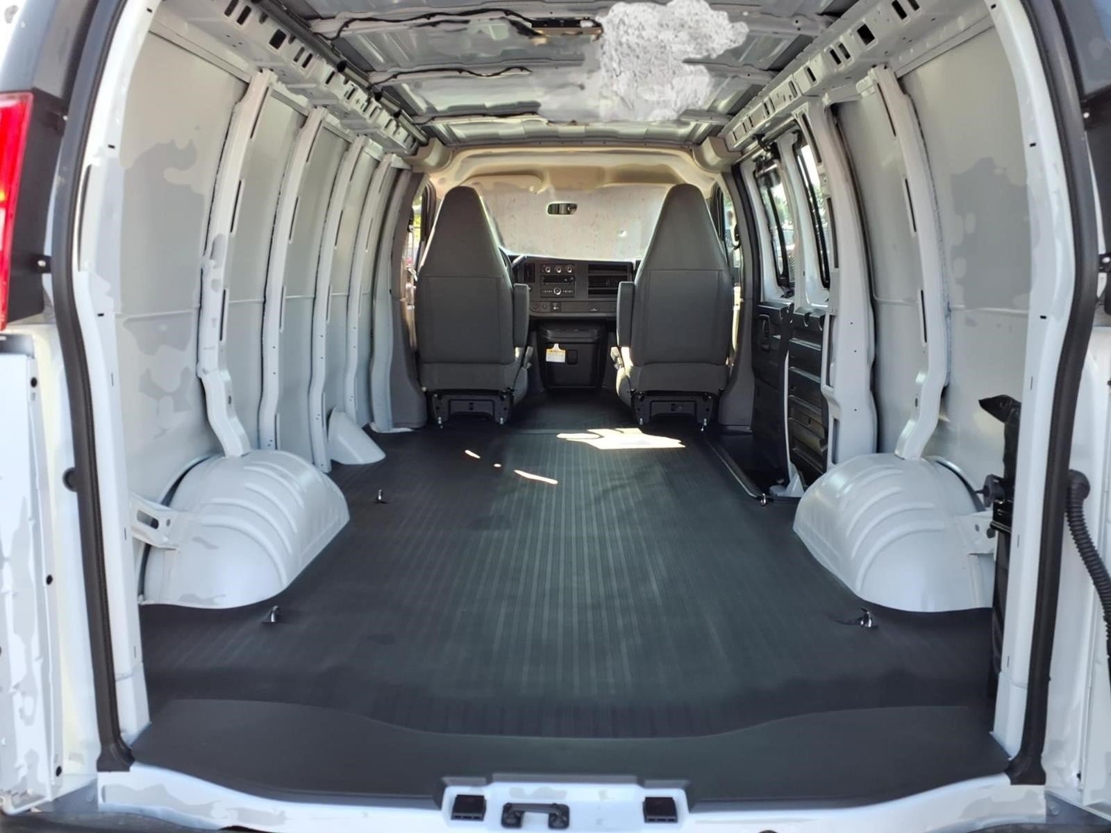 New 2026 Chevrolet Express 2500 w/ Communications Package RWD image 9