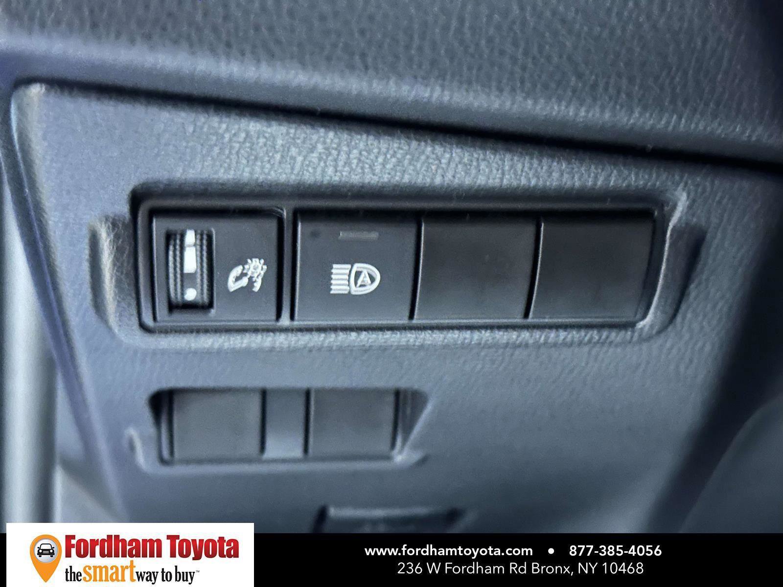 Certified 2022 Toyota Corolla Cross LE image 20