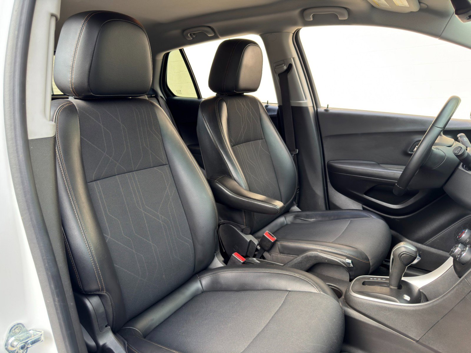 Used 2019 Chevrolet Trax LT w/ LT Convenience Package FWD image 32