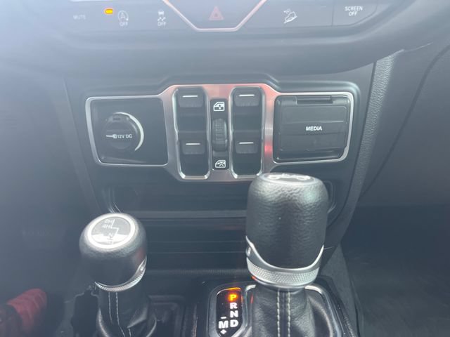 Used 2019 Jeep Wrangler Unlimited Sahara AWD/4WD image 17