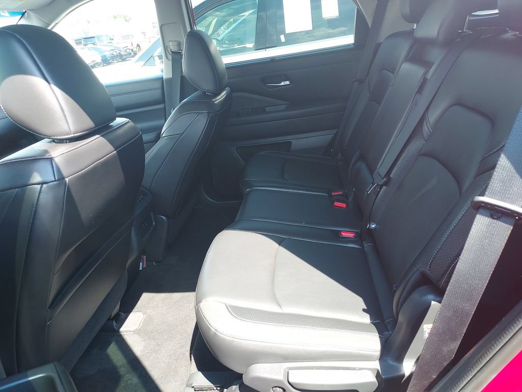 Used 2022 Nissan Pathfinder SL w/ SL Black Package AWD/4WD image 17