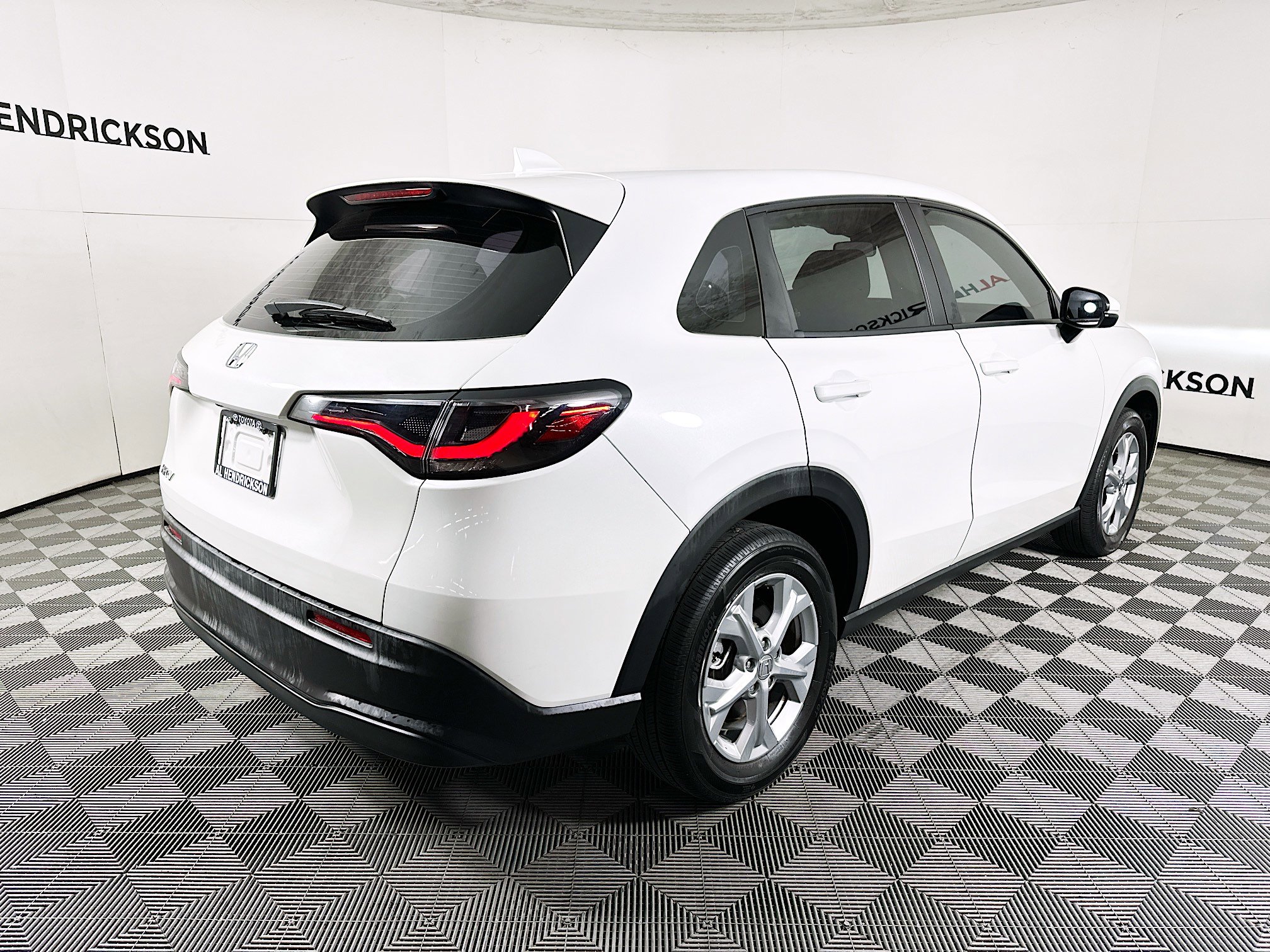 Used 2023 Honda HR-V LX image 3