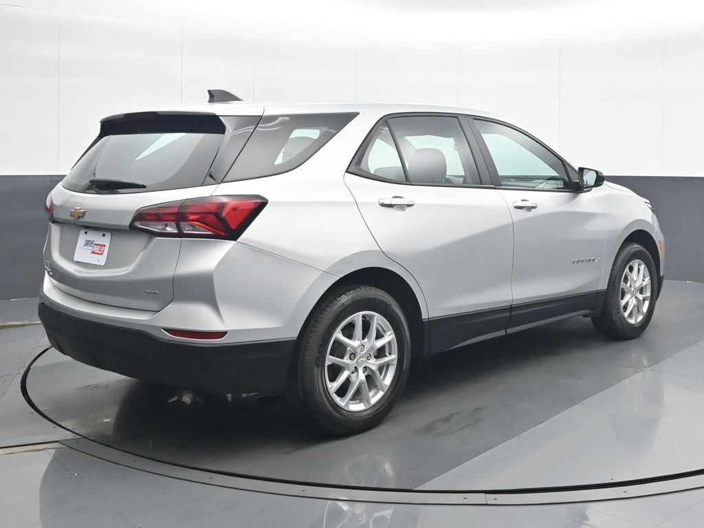 Used 2022 Chevrolet Equinox LS image 6