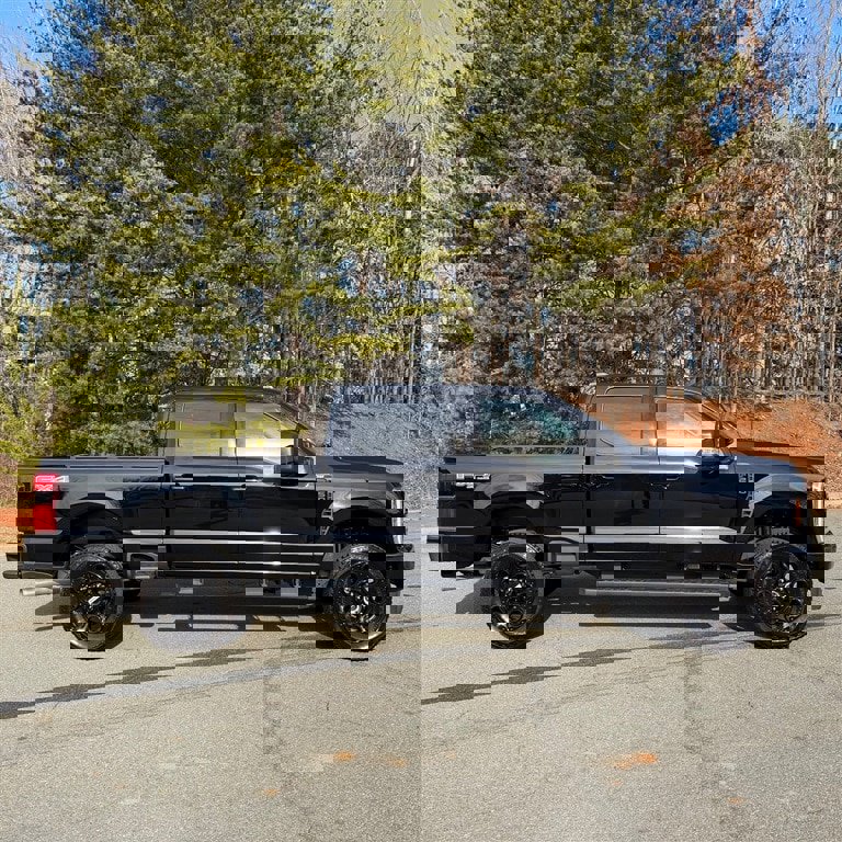 Used 2025 Ford F250 XLT w/ Black Appearance Package image 9