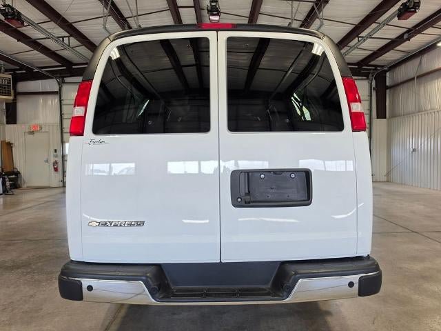 Used 2025 Chevrolet Express 3500 LT w/ LT Preferred Equipment Group RWD image 4