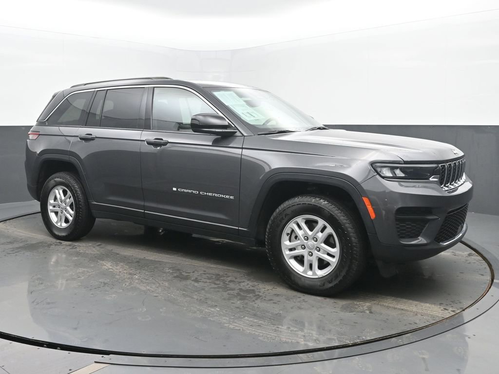 Used 2024 Jeep Grand Cherokee Laredo image 7