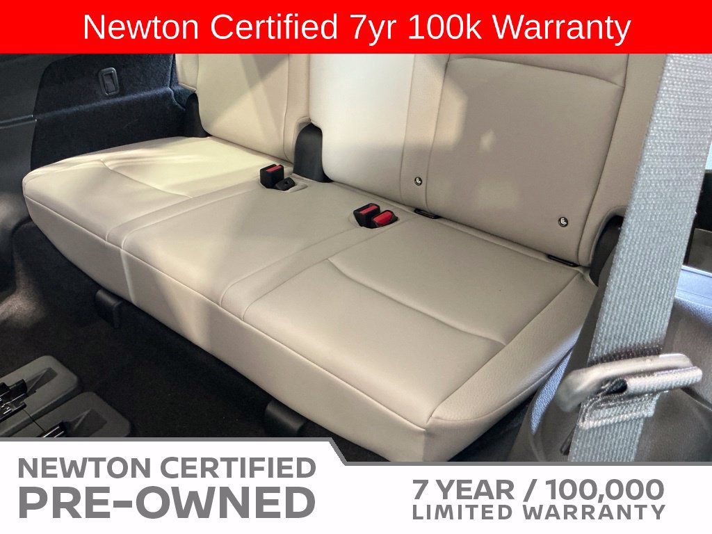 Used 2025 Nissan Pathfinder SL AWD/4WD image 21