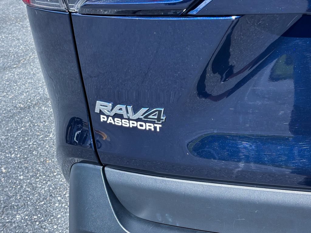 Used 2025 Toyota RAV4 XLE AWD/4WD image 8