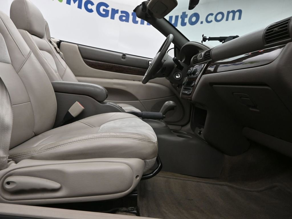 Used 2005 Chrysler Sebring Limited image 7